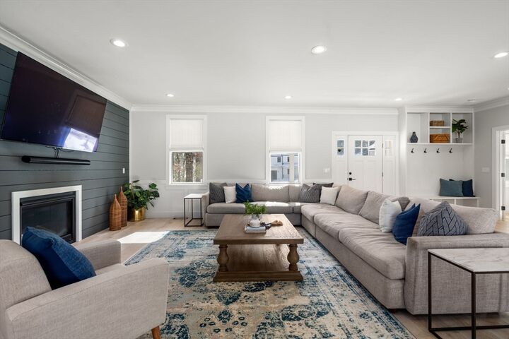 Property Photo:  2 Lincoln Ct  MA 02052 