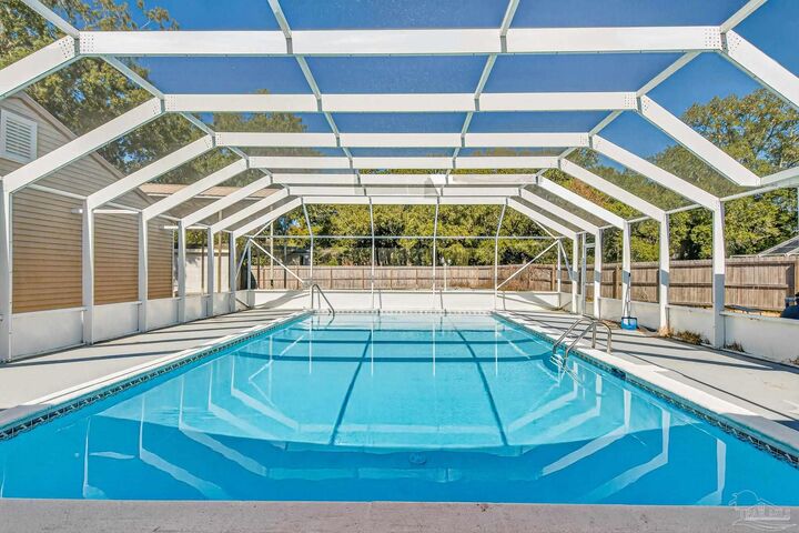 Property Photo:  8 Manor Dr  FL 32507 