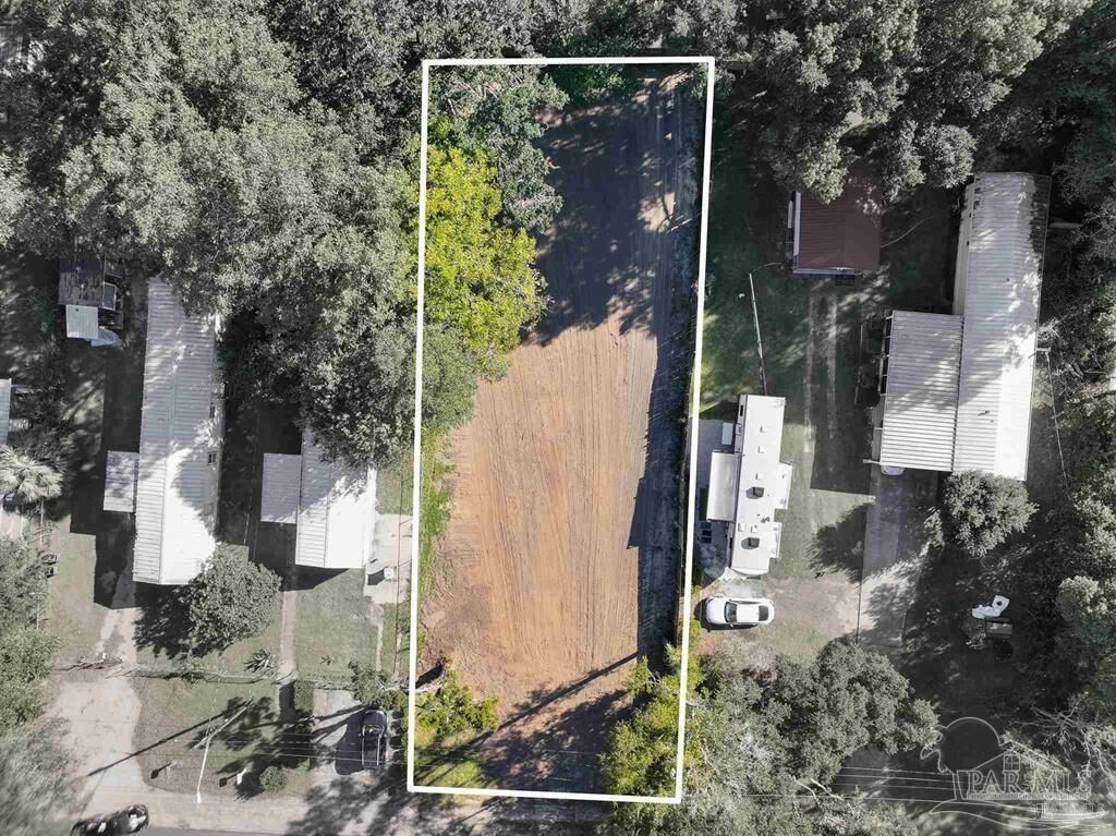 Property Photo:  407 Lenox Pkwy  FL 32505 