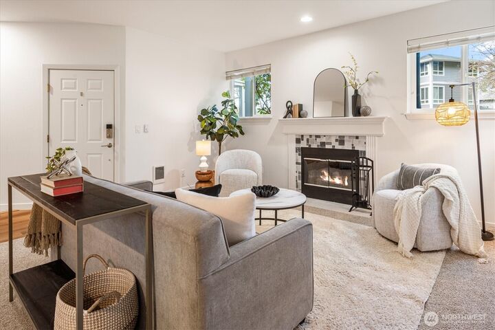 Property Photo:  3915  243rd Pl  SE K101  WA 98021 