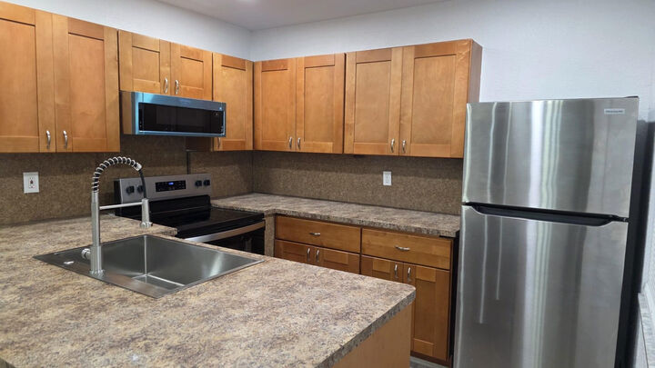 Property Photo: 618 SW 14th Terrace 5 FL 33312