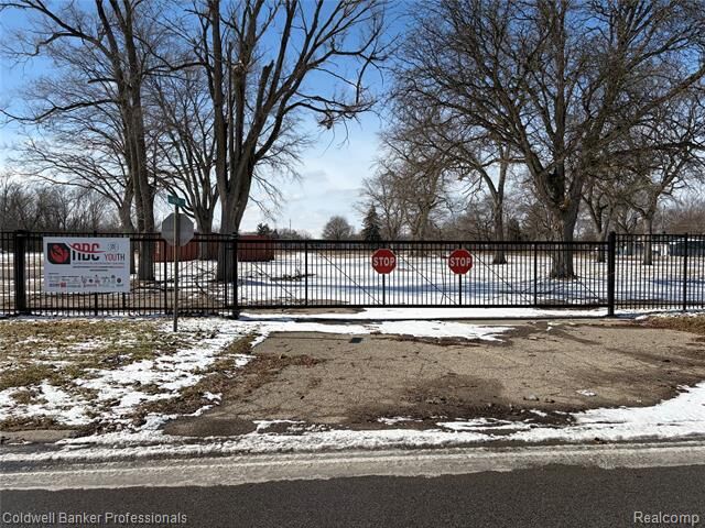 Property Photo:  2701 Branch Road  MI 48506 