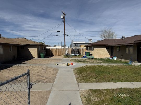 Property Photo:  120 Parkview Ave  CA 93555 