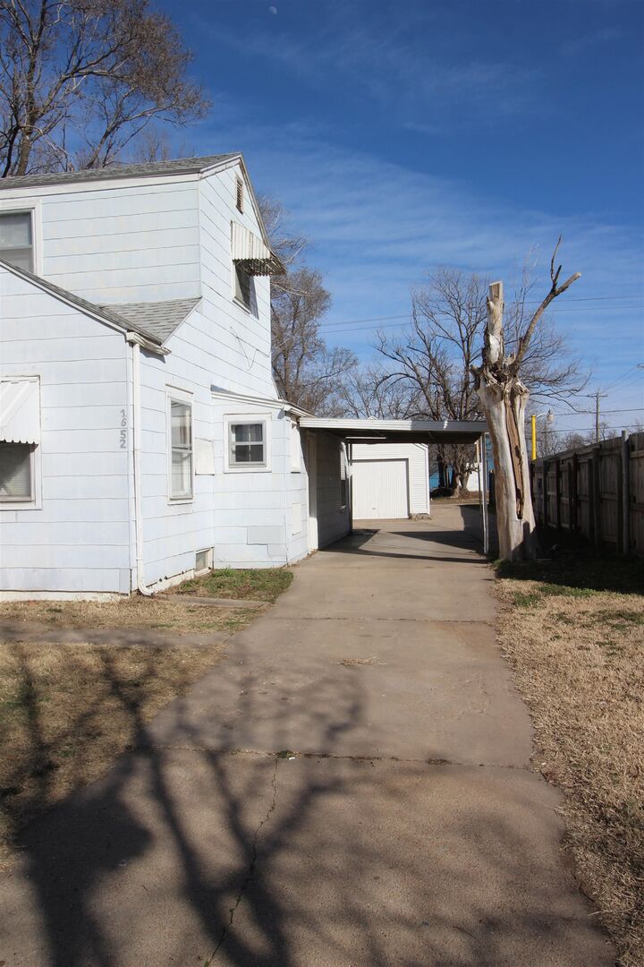 Property Photo:  1652 S Washington Ave  KS 67211-4338 