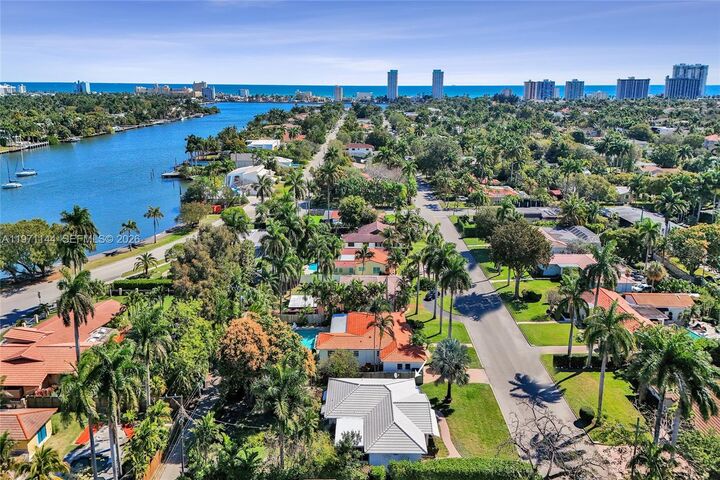 Property Photo:  1235 Jefferson St  FL 33019 