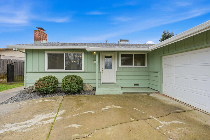 Property Photo:  2261 Knobcone Avenue  CA 96007 