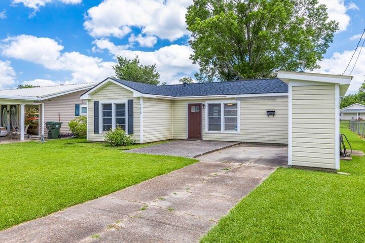 Property Photo:  1228 California Street  LA 70607 