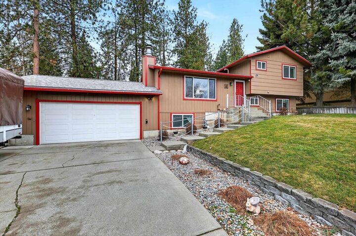 Property Photo: 515 E Shenandoah Dr WA 99208
