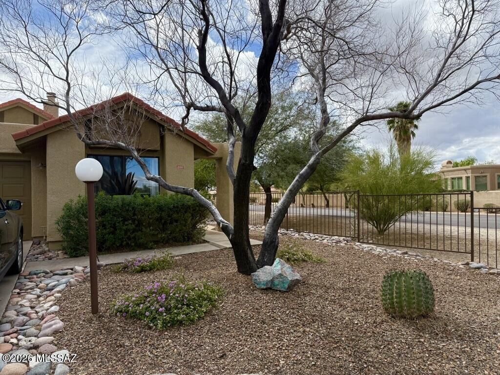 Property Photo:  200 E Suntree Street  AZ 85737 