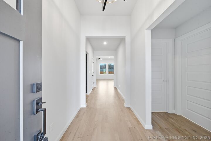 Property Photo:  2431 W Madison Street  OK 74012 