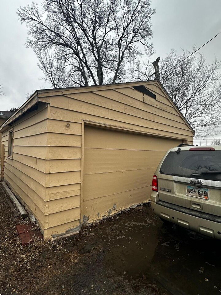 Property Photo: 307 SW 6th Ave SD 57401