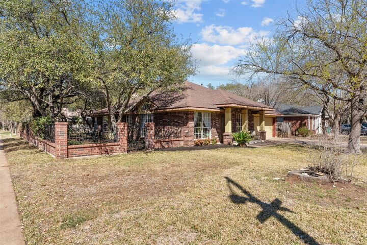 Property Photo:  1211 Sugarberry Drive  TX 78613 
