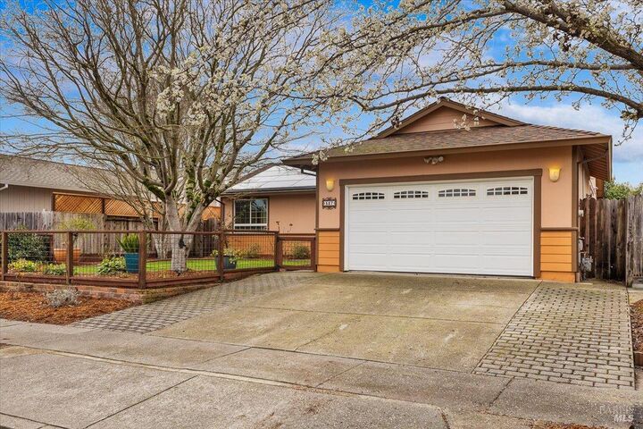 Property Photo:  527 Natalino Court  CA 95401 