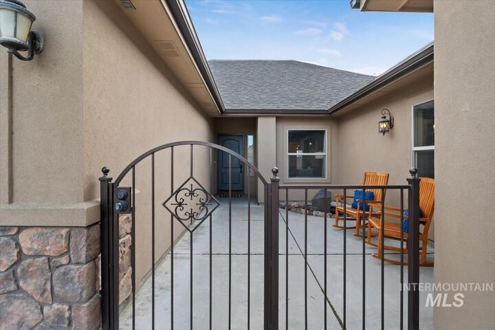 Property Photo:  10127 W Whitecrest St  ID 83669 