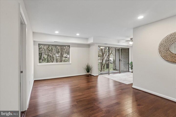 Property Photo: 5202 Crossfield Court 120 MD 20852