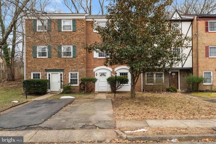 Property Photo:  14831 Hoxton Square  VA 20120 