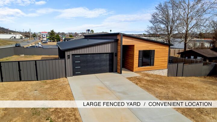 Property Photo: 1001 Bluebird Lane AR 72653