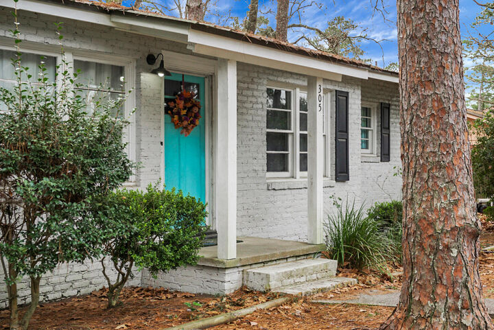 Property Photo:  305 Forest Circle  SC 29488 