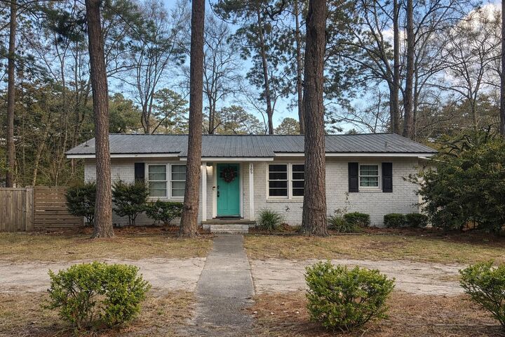 Property Photo:  305 Forest Circle  SC 29488 