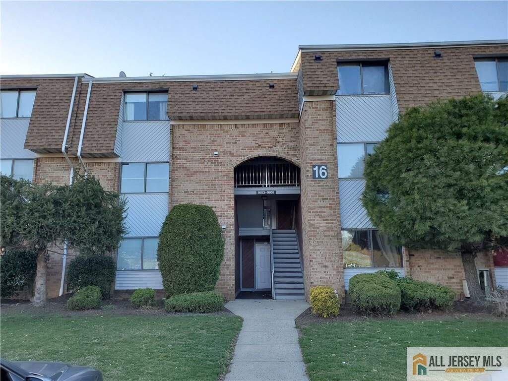 Property Photo:  1606 Edison Glen Terrace  NJ 08837 