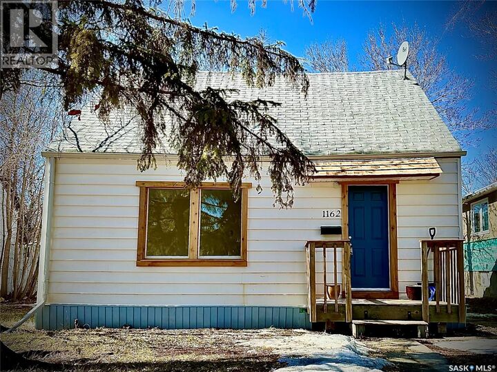 Property Photo: 1162 Queen Street SK S4T 4B2
