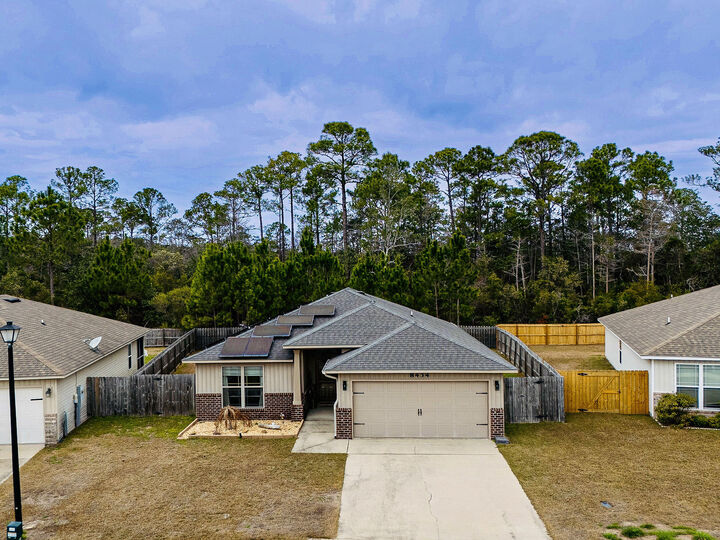 Property Photo: 8434 Island Drive FL 32566