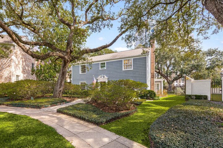 Property Photo: 2411 Stanmore Drive TX 77019