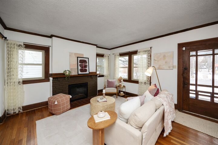 Property Photo:  4015 University Avenue  IA 50311 