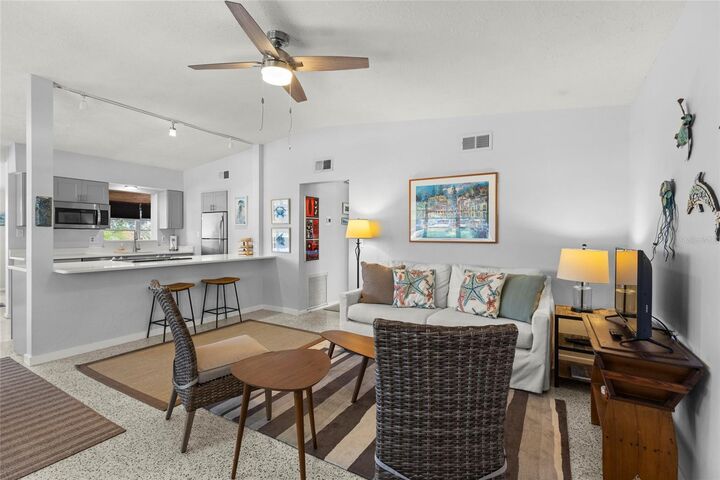 Property Photo: 1627 Dunmore Way FL 34231