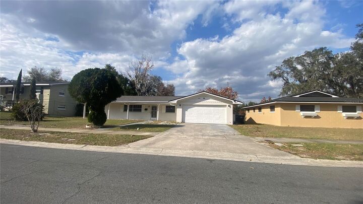 Property Photo: 6313 Gamble Drive FL 32818
