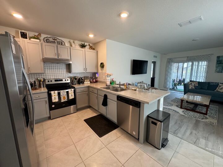 Property Photo:  916 E August Sky Drive E  FL 32738 