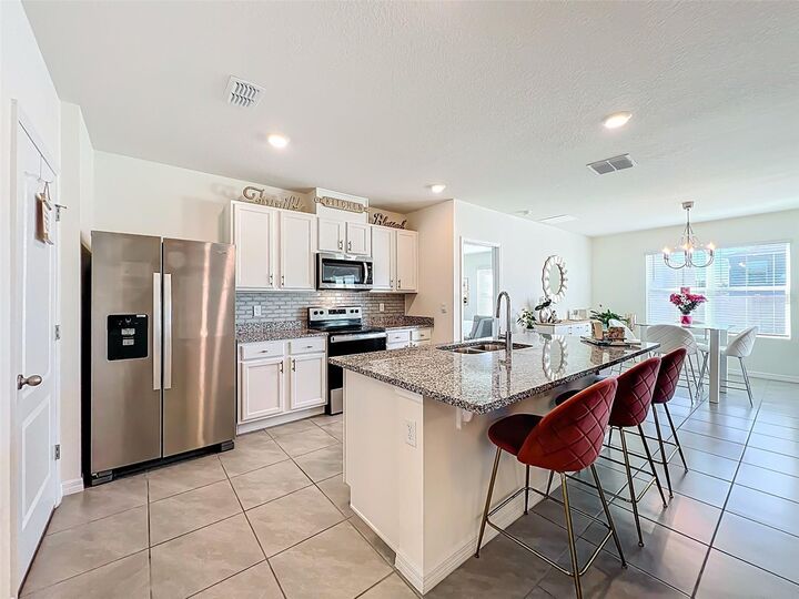 Property Photo: 1737 Aurora Ridge Drive FL 32798