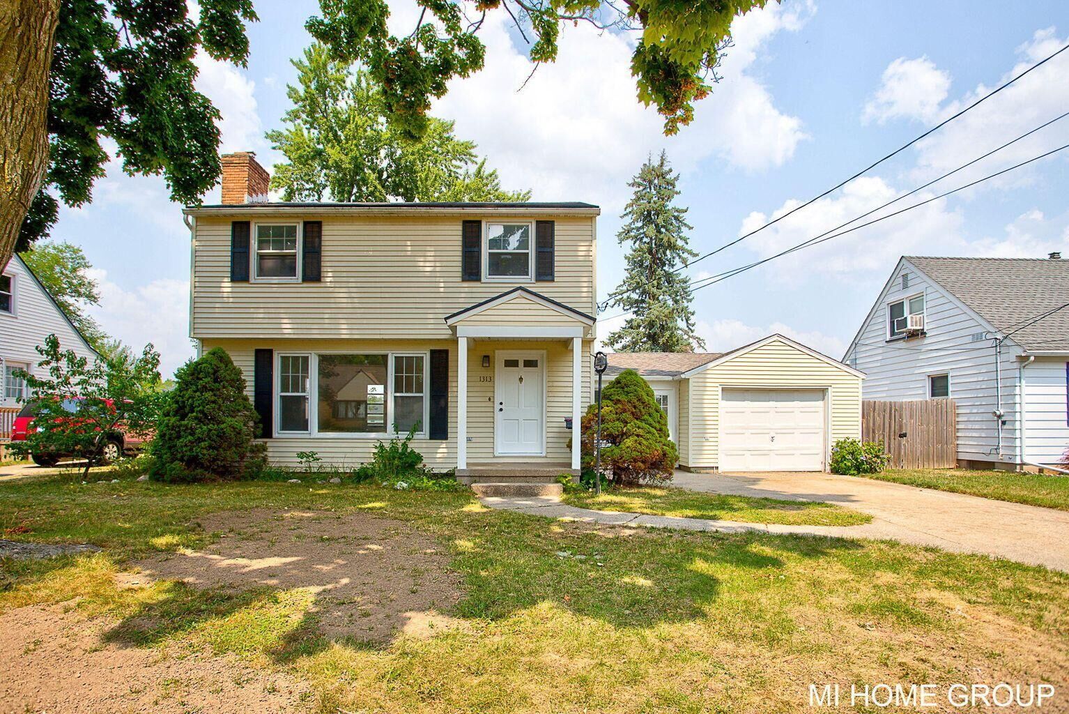 Property Photo:  1313 Ellsmere Street NE  MI 49505 
