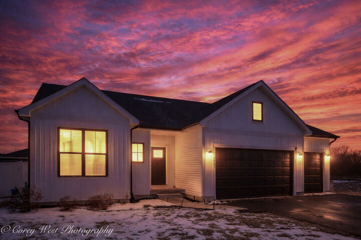 Property Photo:  1005 Joel Lane  IL 60135 