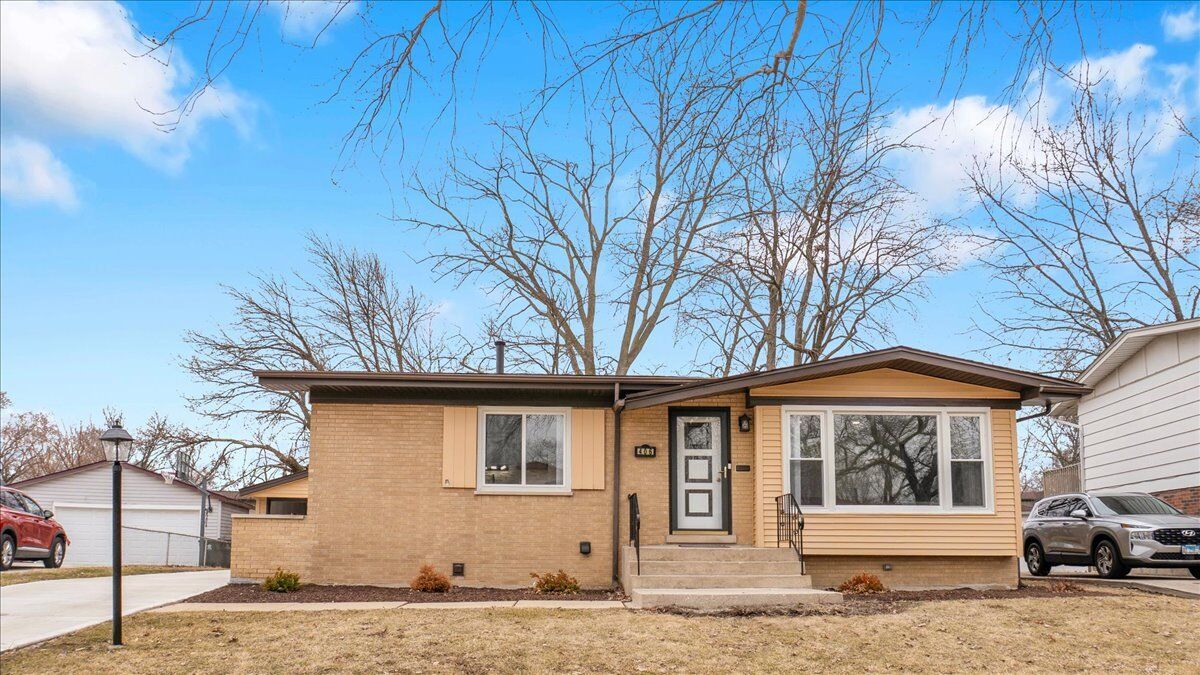 Property Photo: 406 N Park Drive IL 60425