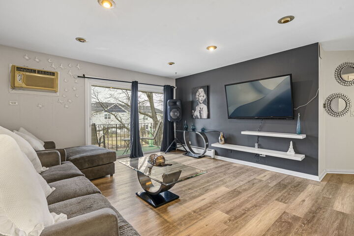 Property Photo:  245 N Mill Road 9C  IL 60101 