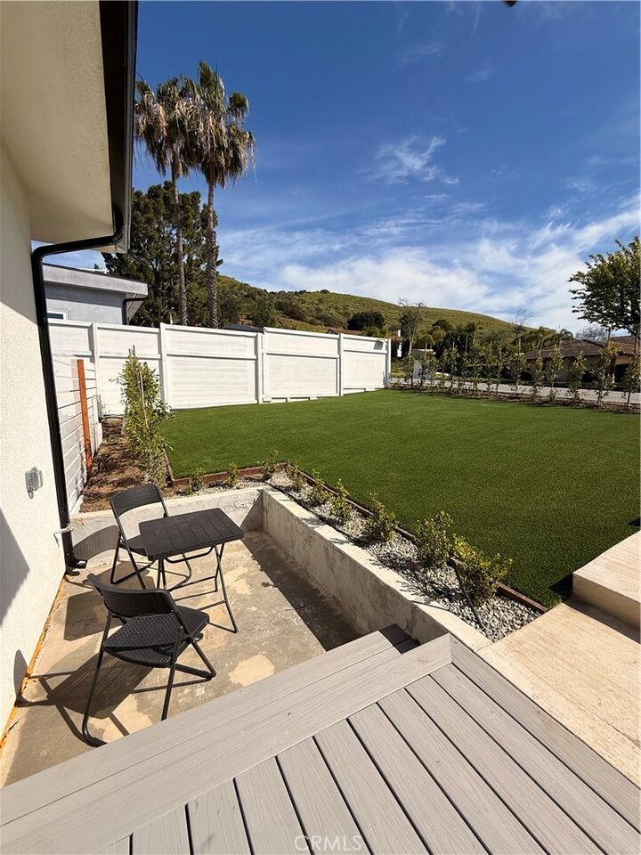 Property Photo: 1325 Camino Cristobal CA 91360