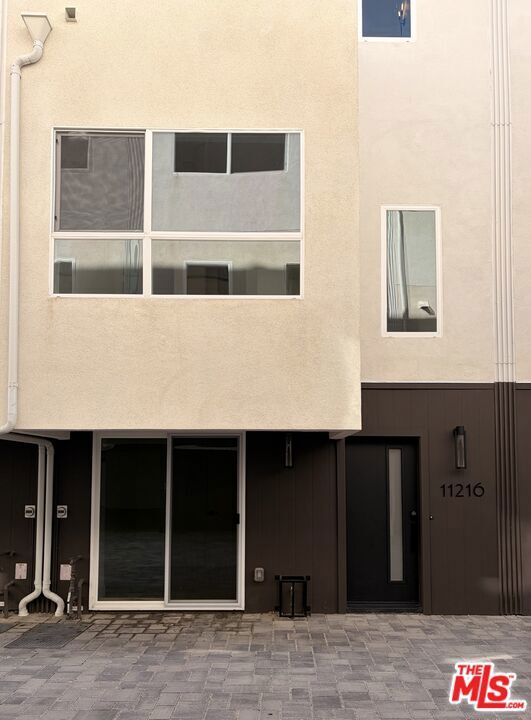 Property Photo:  11216 W Lyon Lane 13  CA 91606 
