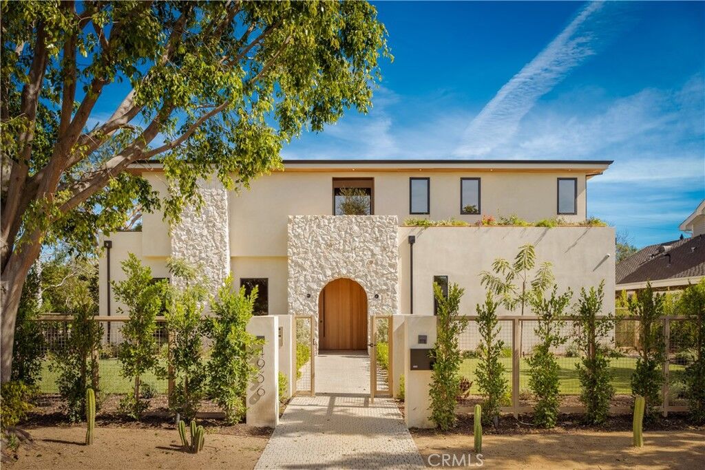 Property Photo:  4956 Gentry Avenue  CA 91607 