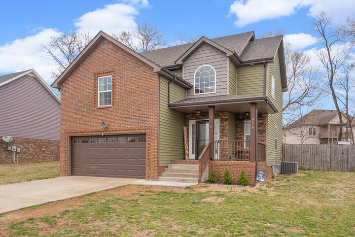 Property Photo:  956 Harding Dr  TN 37042 