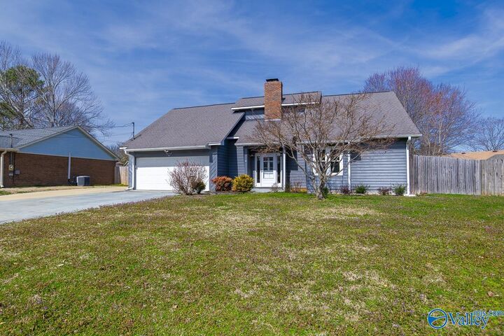 Property Photo: 604 Westbrook Drive SW AL 35603