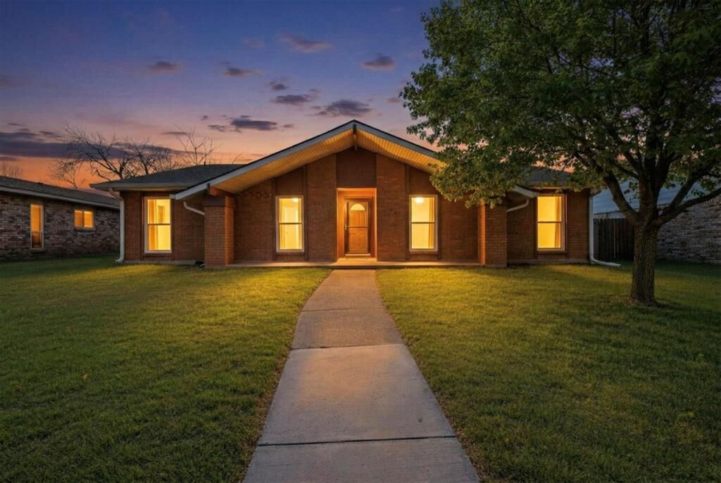 Property Photo:  2114 Lymington Road  TX 75007 