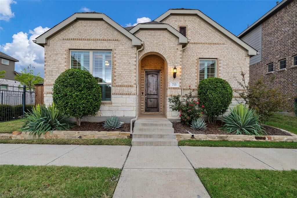 Property Photo:  715 Waterbrook Parkway  TX 76226 
