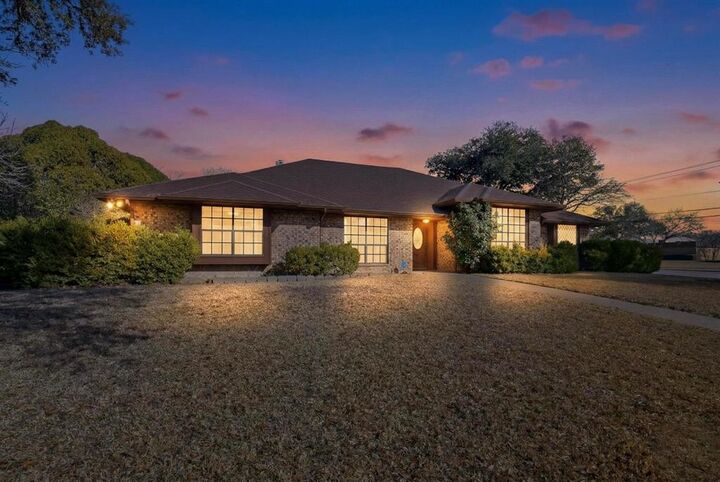 Photo de la propriété:  922 S Greenstone Lane  TX 75137 