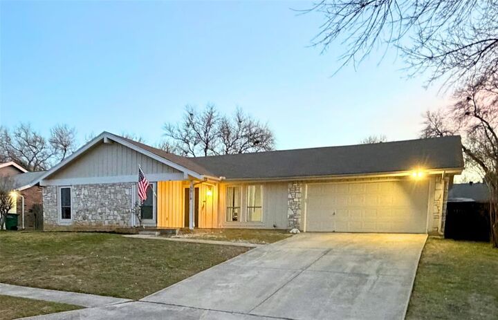 Property Photo: 5914 Freemans Farm Street TX 78233