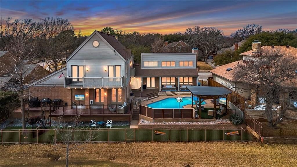 Property Photo:  1426 Hidden Oaks Circle  TX 76210 