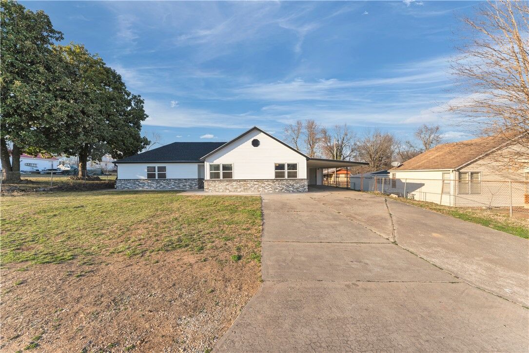 Property Photo:  402 Phillips Avenue  AR 72740 
