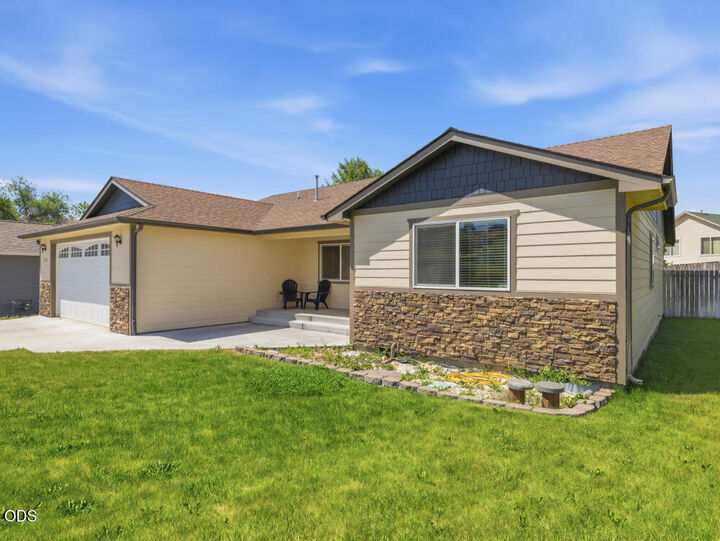 Property Photo:  2852 Glacier Drive  OR 97603 