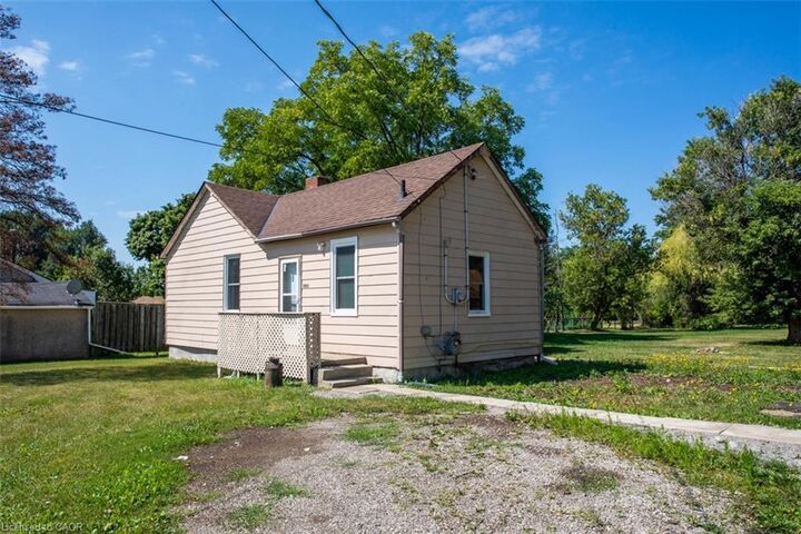 2712 Upper James Street — photo 1