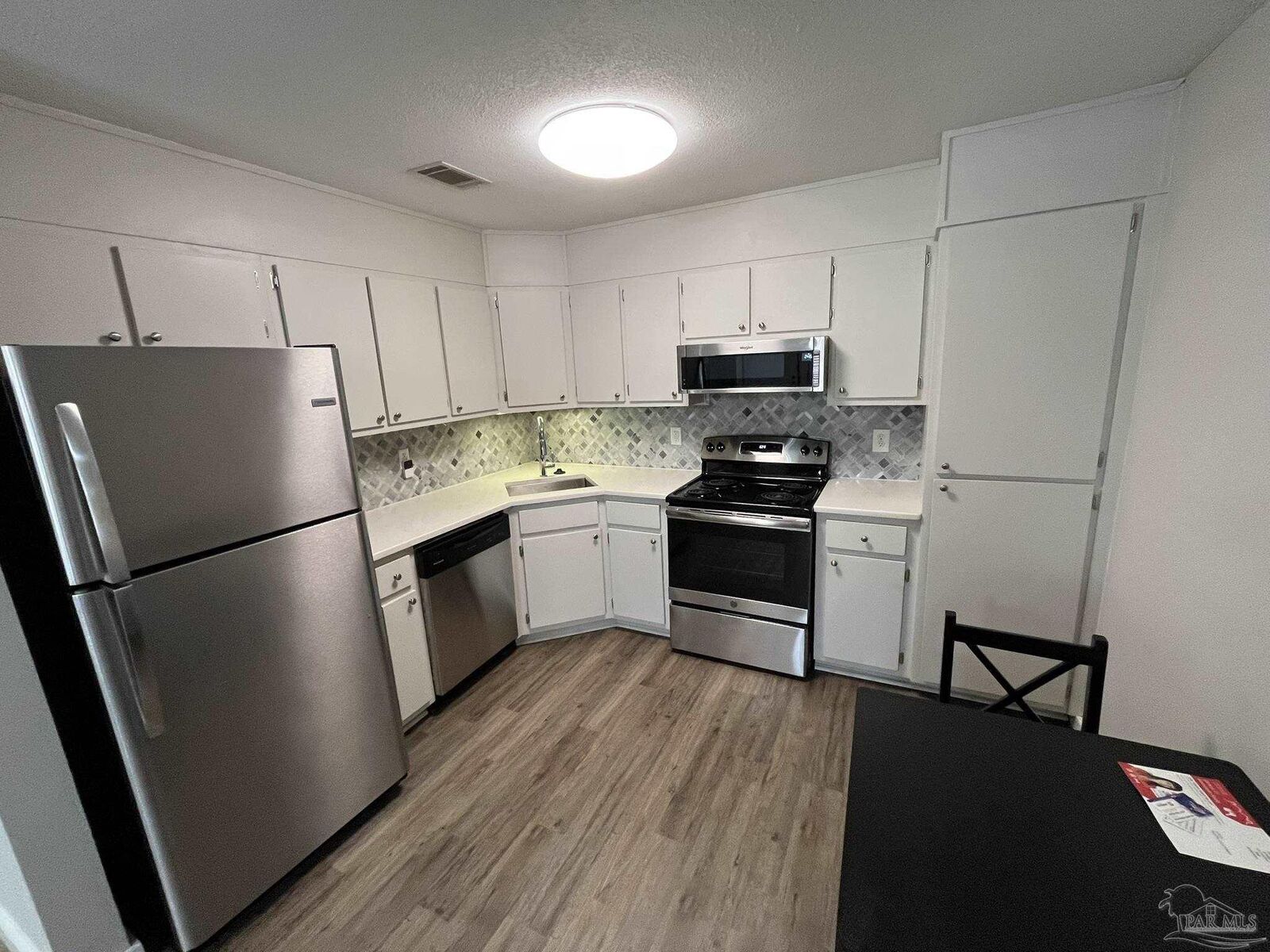Property Photo: 1271 Redwood Ln E FL 32563